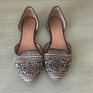 Black and burlap flats